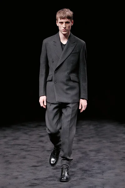 Look 3
